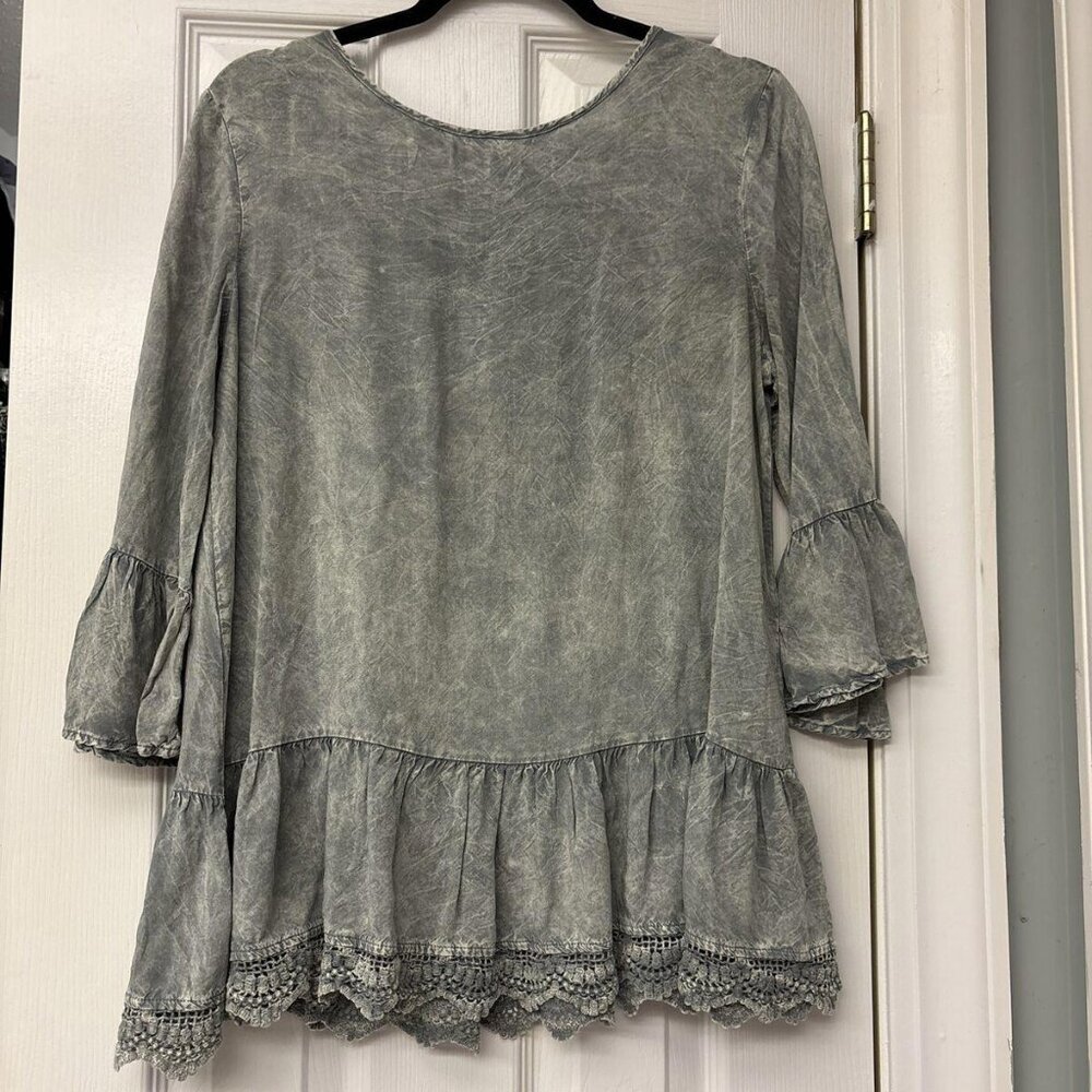 Gray Chambray Top By Altr’d State With Crochet Edge. Size M. Back Detail